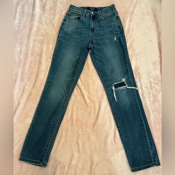 Judy Blue Jeans Lightly Distressed Size 0 Waist 24 - Picture 1 of 7